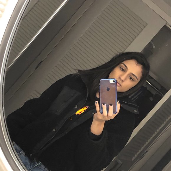 Meet your Posher, Sarah - Picture 1 of 2